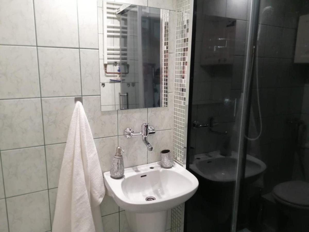 Self Check-In Targi Lotnisko Parking B Apartment Познан Екстериор снимка